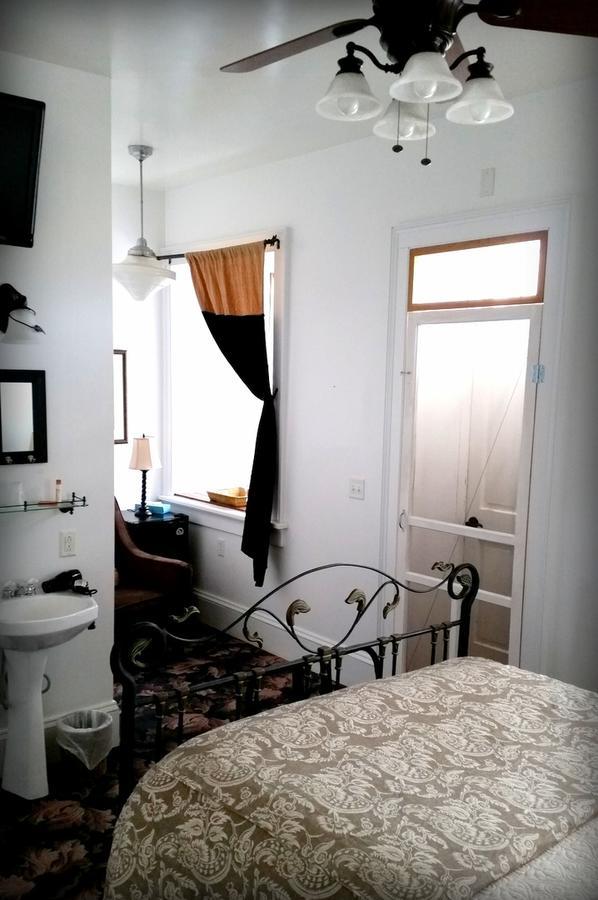 Mineral Point Hotel Bagian luar foto
