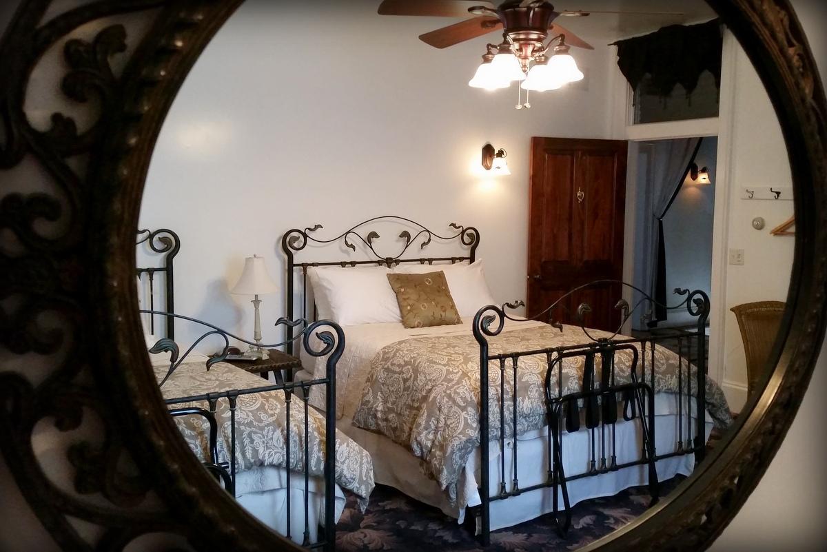 Mineral Point Hotel Bagian luar foto